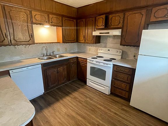 Kitchen. Appliances included