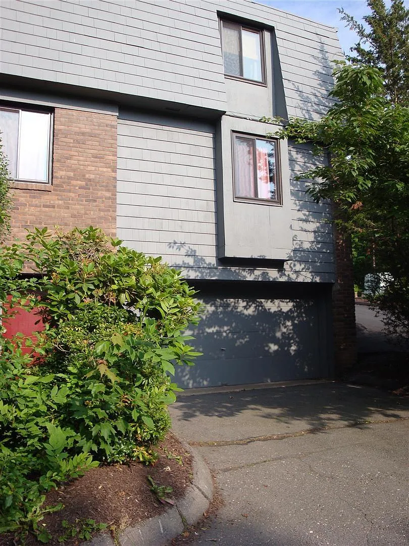 2 bed, 1.5 bath, 1206 sqft, $2,300 — Photo 1