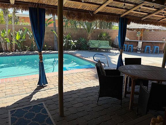 5th image of 560 Desert Way