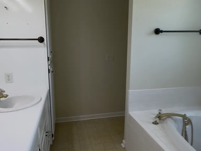 1129 Bartlett Dr — Photo 5