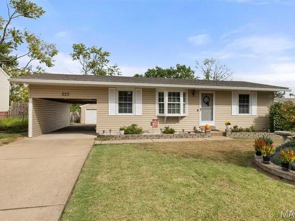223 Freeman Dr, Saint Louis, MO 63129