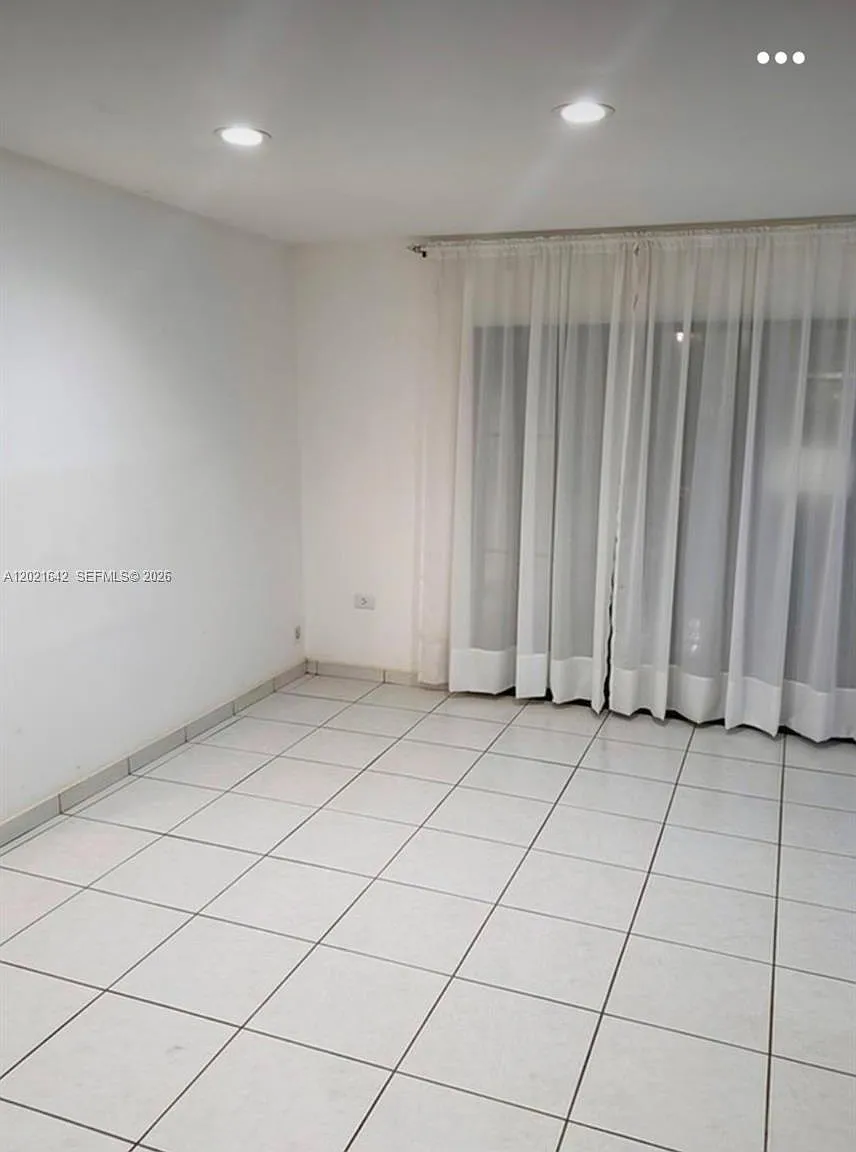 4 bed, 3.0 bath, 2720 sqft, $3,450 — Photo 3