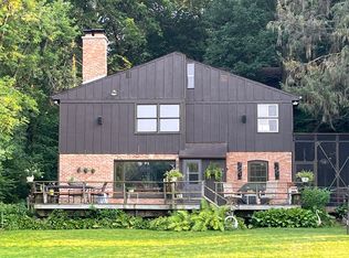 922 Ski Hill Rd, Fox River Grove, IL 60021