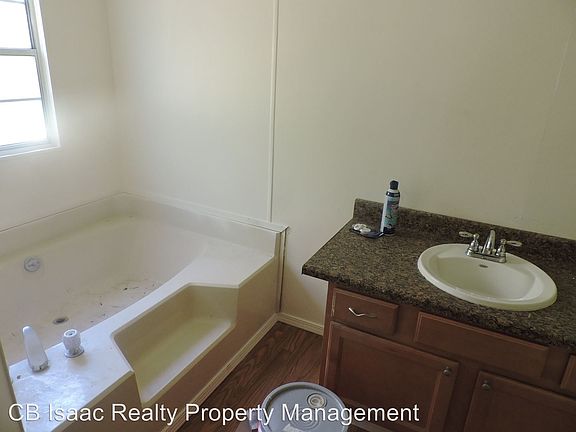 5th image of 7525 NW 180th St