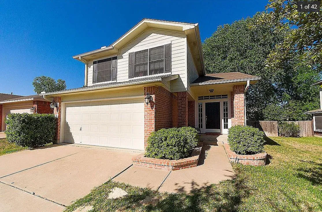 3 bed, 2.5 bath, 2063 sqft, $2,100 — Photo 2