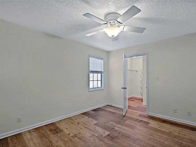 907 E Island Square Dr — Photo 11