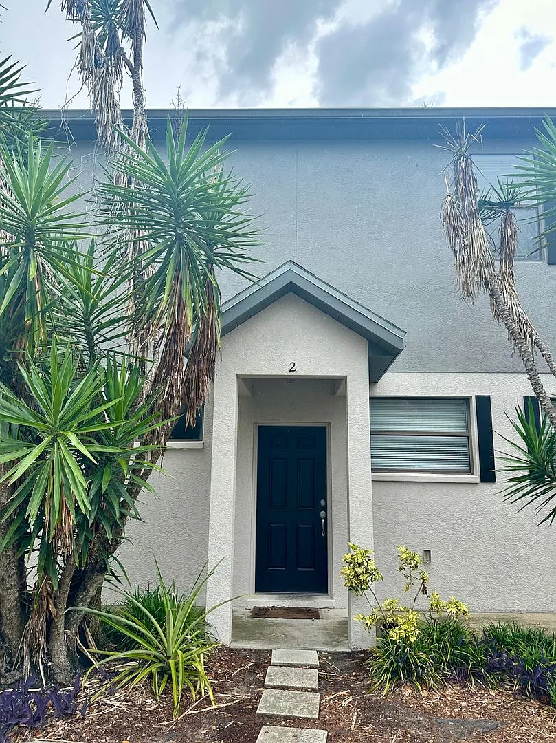 3/2.5 Townhouse plus Storage Unit $1,600 — Photo 1