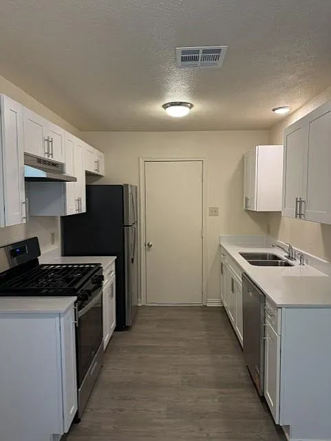 3 bed, 2.0 bath, 1084 sqft, $1,850 — Photo 3