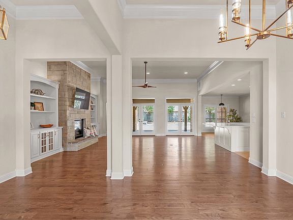 5th image of 1011 Riverwood Dr