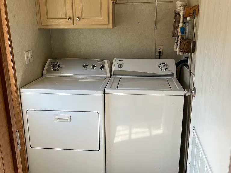 4572 Smith St — Photo 7
