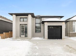 1063 Maple Ave, Kingsville, ON