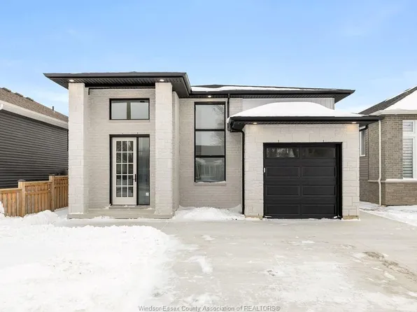 1063 Maple Ave, Kingsville, ON N9Y 3T7