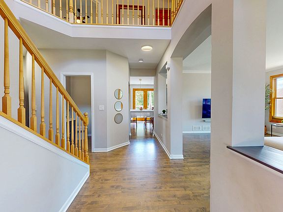 3rd image of 845 Red Barn Ln