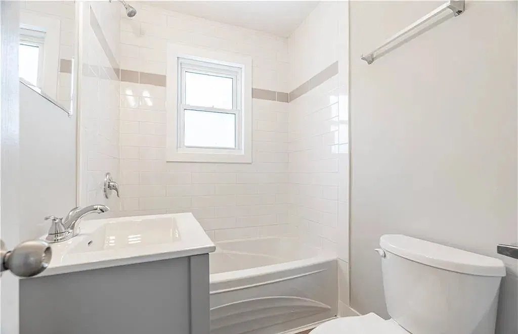 2 bed, 899 sqft, $2,000 — Photo 3