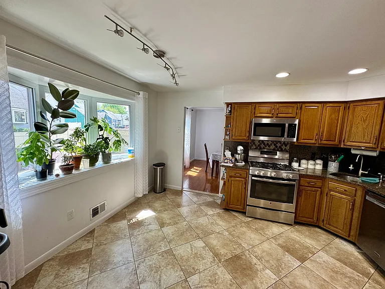 212 Parkside Dr — Photo 5