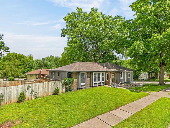 4th image of 1524 Oxford Ct