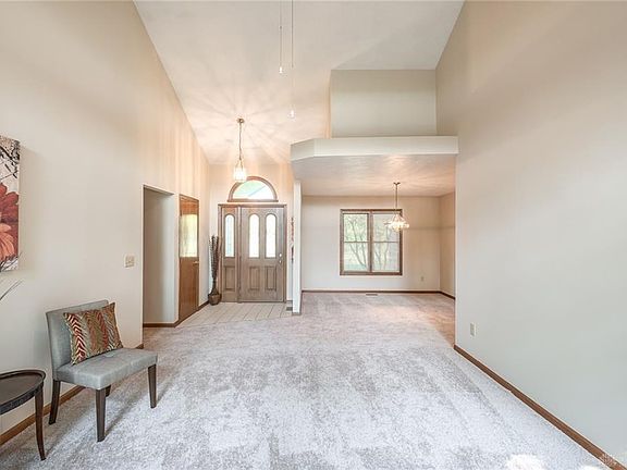 3rd image of 583 Autumn Creek Dr