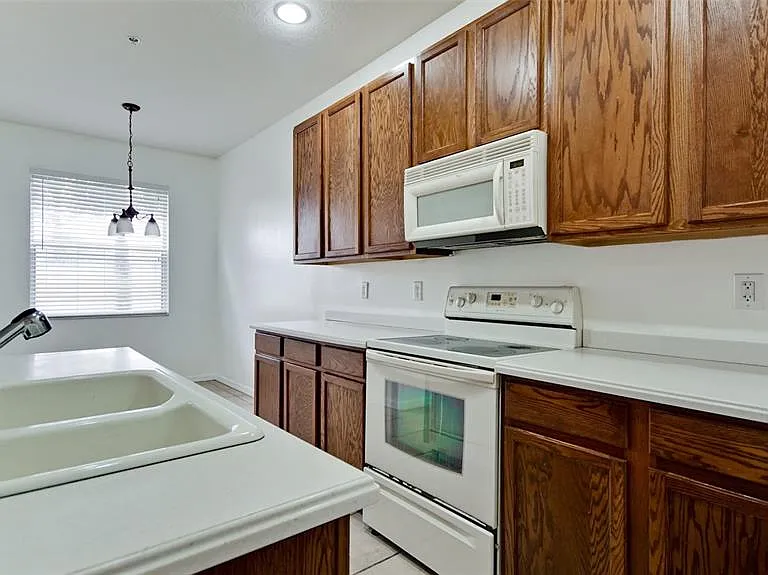 3497 Parkridge Cir #16-102 — Photo 4