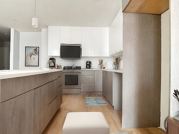 3rd image of 425 Market St #204