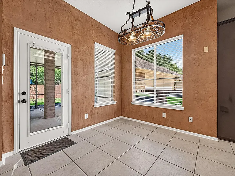 6323 Echo Lakes Ln — Photo 34