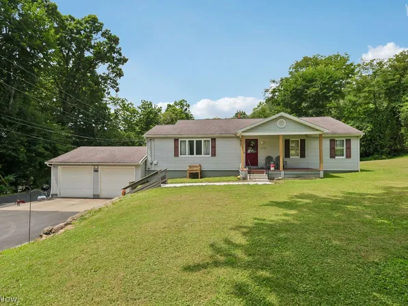 2572 S Hubbard Rd, Lowellville, OH 44436