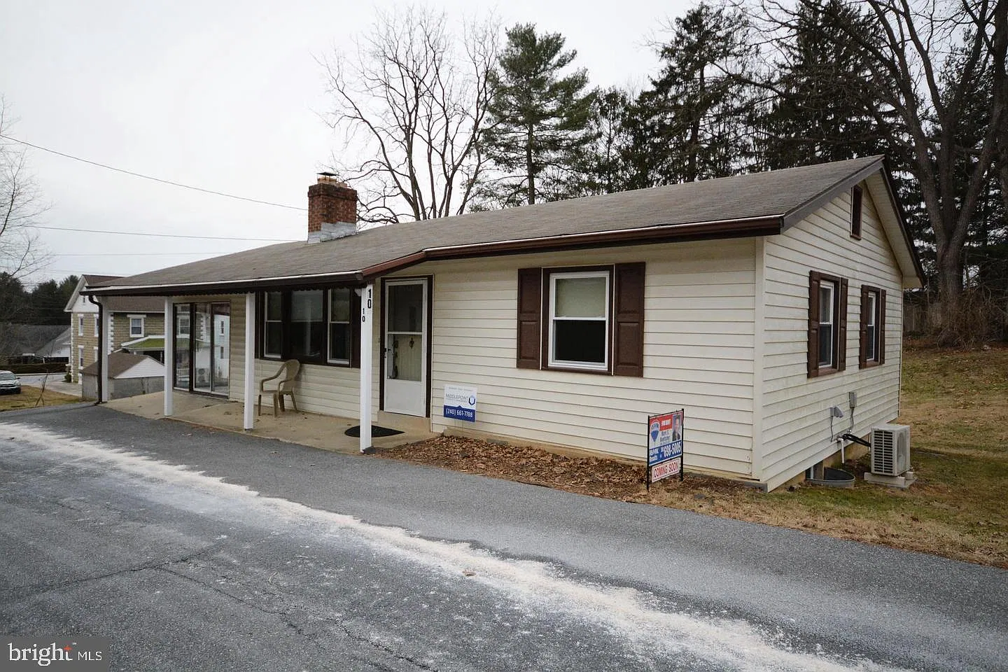 4 bed, 2.0 bath, 1584 sqft, $2,300 — Photo 2