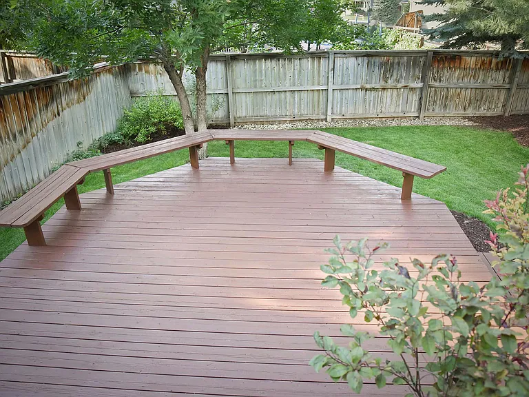 Large Deck perfect for Entertaining