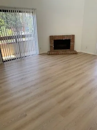 2 bed, $4,900 — Photo 2