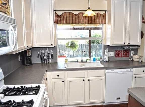 4th image of 820 Jockey Club Ln