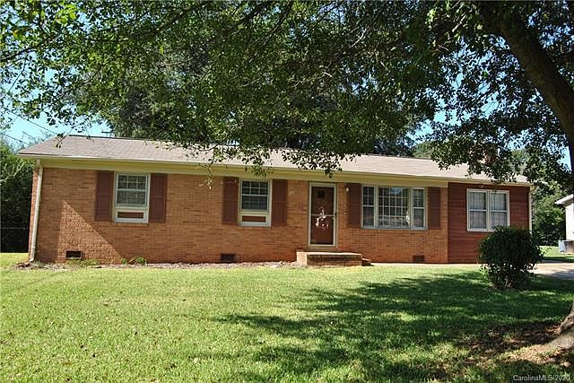 1st image of 900 Carmel Dr