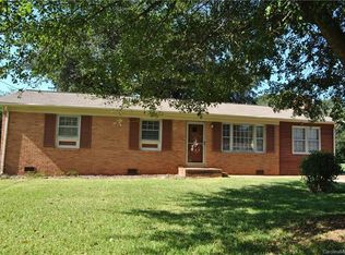 900 Carmel Dr, Gastonia, NC 28056