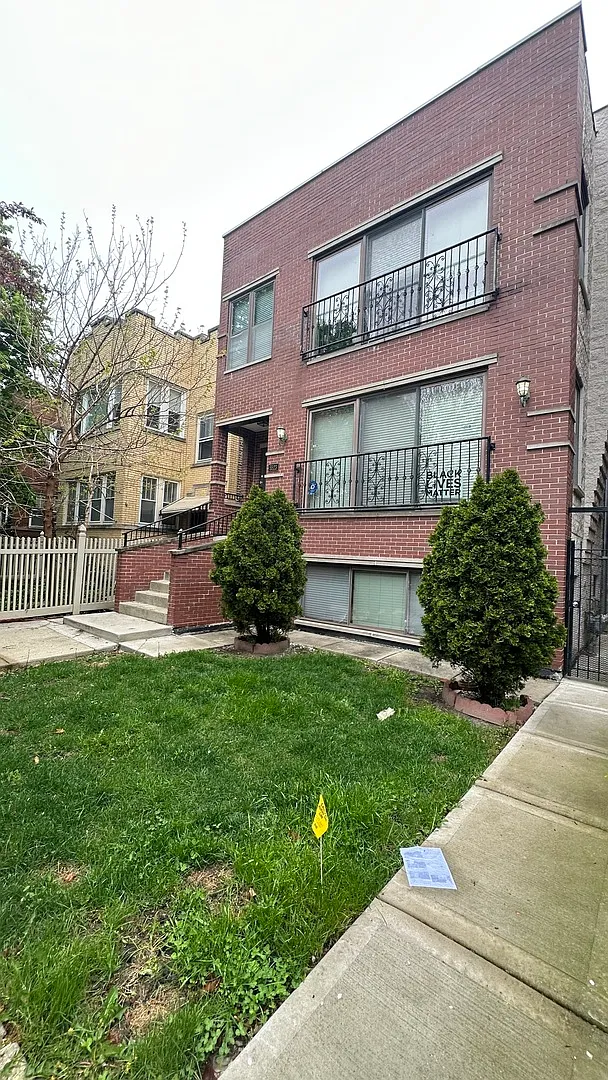 3 bed, 1200 sqft, $2,000 — Photo 2