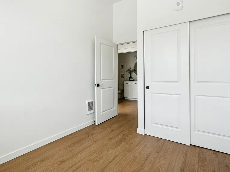 Lincoln Street Apartments — Photo 14