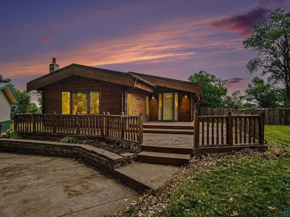 706 S Union Ave, Madison, SD 57042