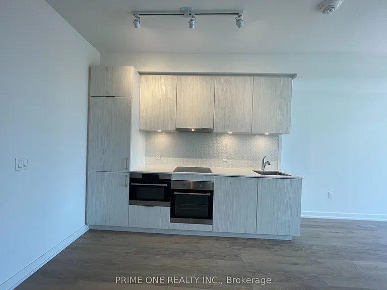 158 Front St E #1114 — Photo 10