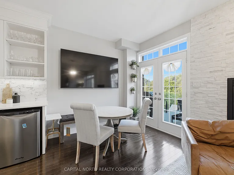 18 Alex Campbell Cres — Photo 10