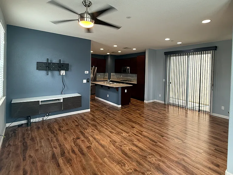 2701 Gramercy Cir — Photo 2