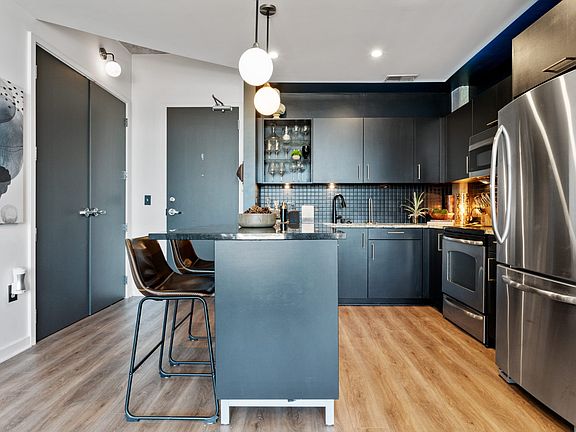 4th image of 600 12th Ave S APT 727