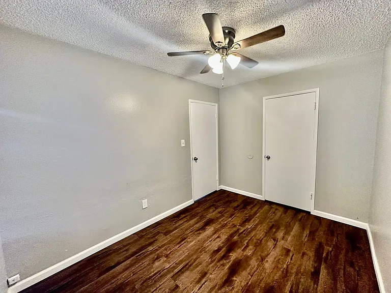 6131-6133 Horton Dr — Photo 4