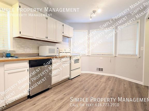 4th image of 3337 Newcastle Dr SE