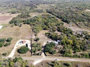389 Meridian Ln, Luling, TX 78648