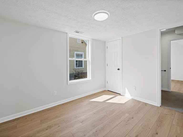 327 N 23rd St — Photo 23