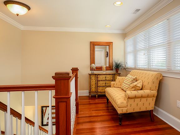 2nd image of 546 E Atlantic Blvd