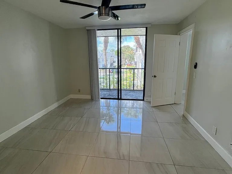 718 Executive Center Dr #23-7-23 — Photo 14