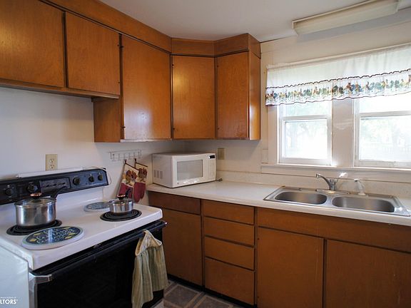 5th image of 348 Oak St