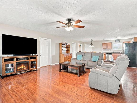 2nd image of 611 Privet Dr