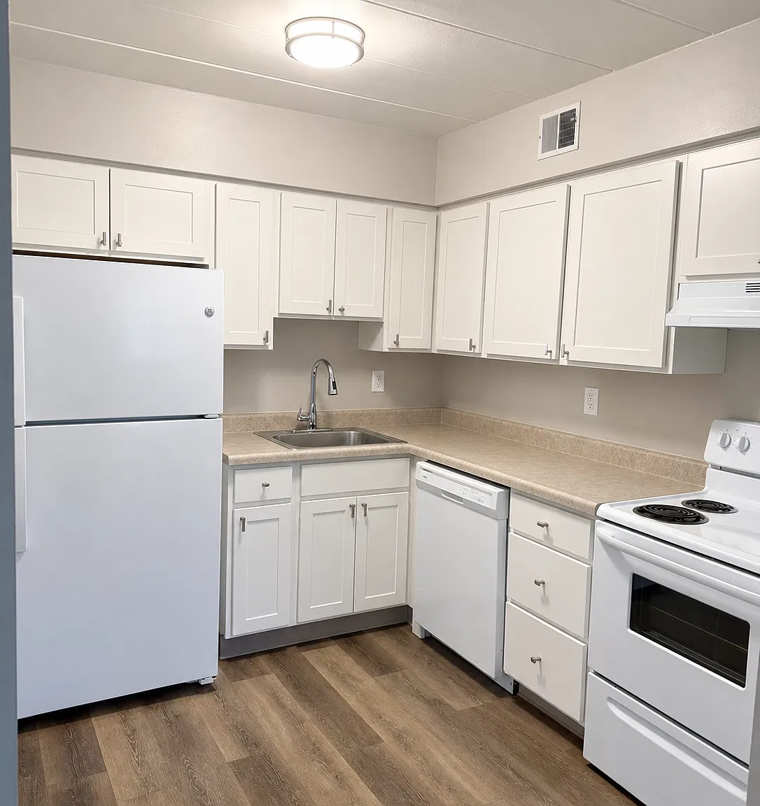 100 Penn Pleasant Dr — Photo 1