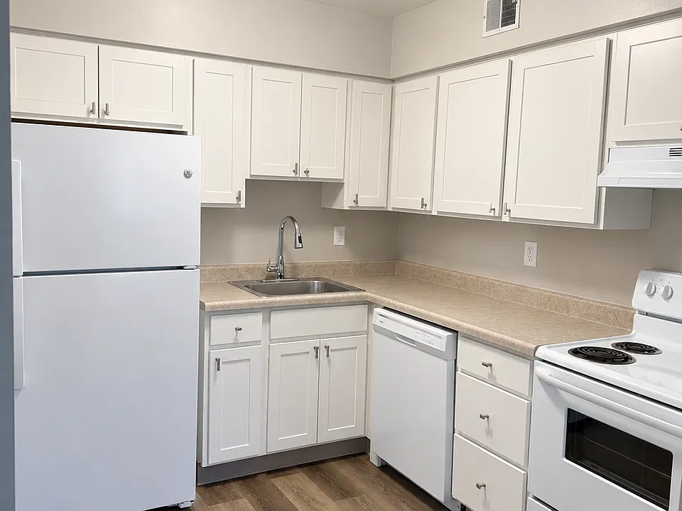 100 Penn Pleasant Dr #10