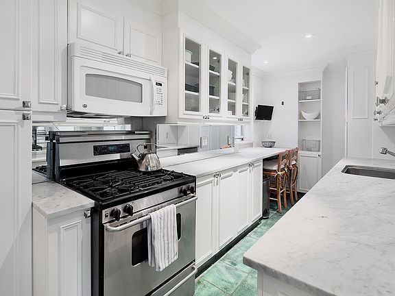 3rd image of 163 E 81st St #1CD