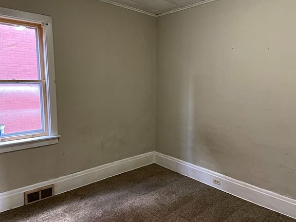 4th image of 614 E 10th St APT 3